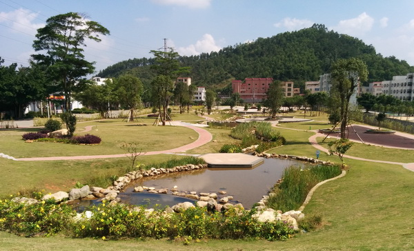 恩平市广播电视大学正门登山公园景观设计